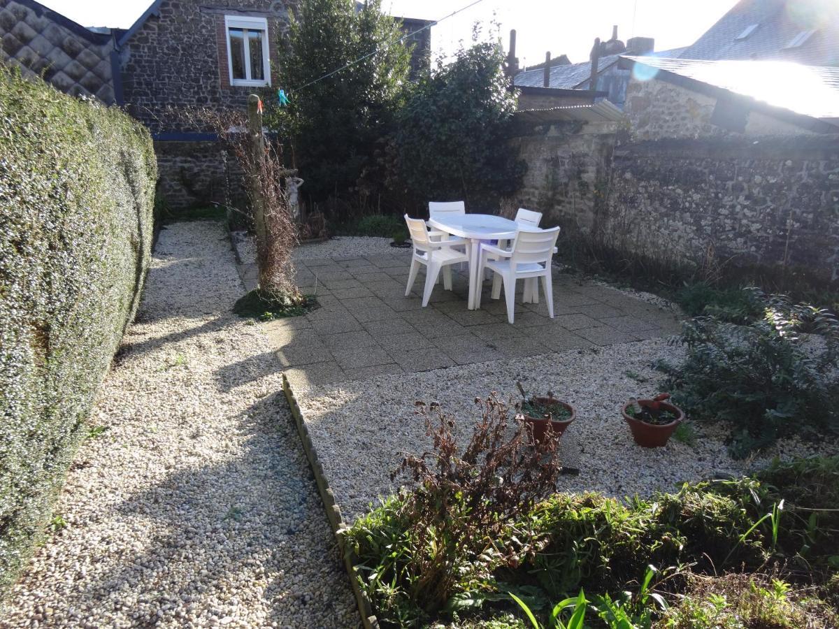 Charming French Cottage-Gite In The Heart Of Quiet Gorron Ngoại thất bức ảnh